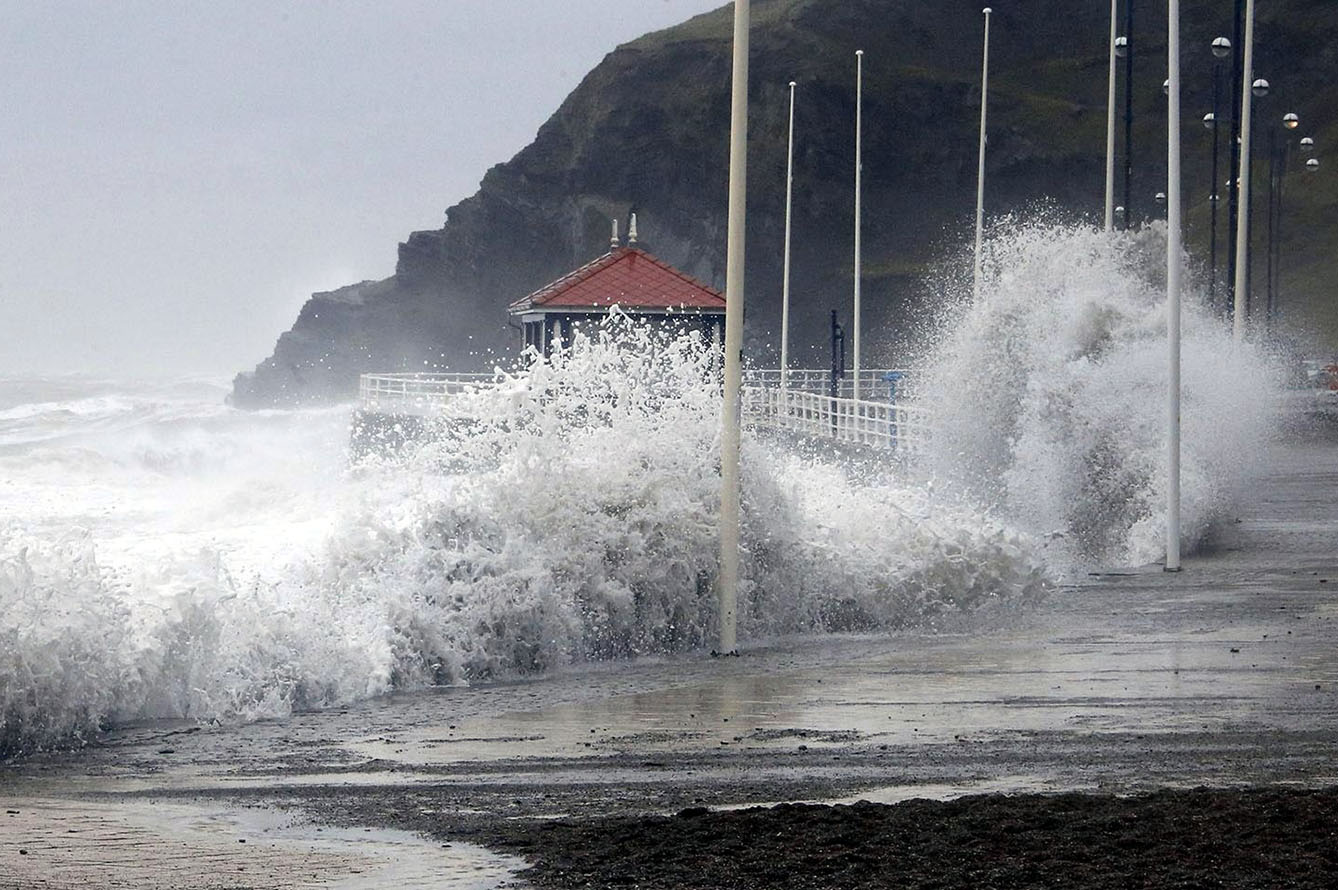 Red Weather Warning Issued - Met Office Warn Storm Darragh Set To Bring ...